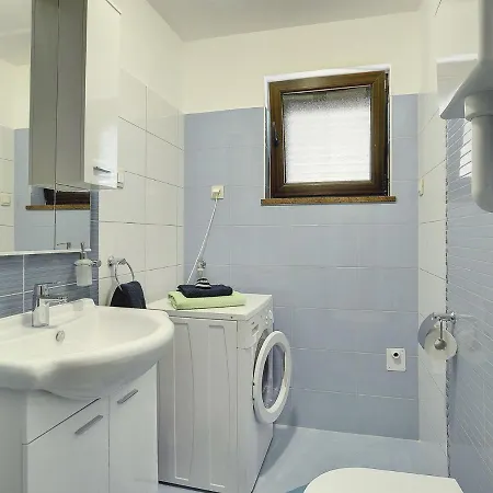 In With Sea Willa Pula