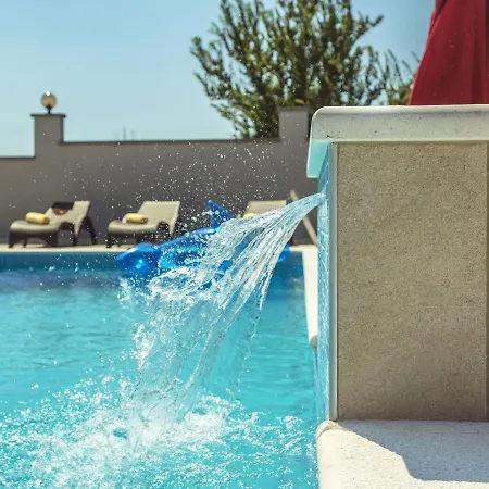 Villa In With Sea Pula