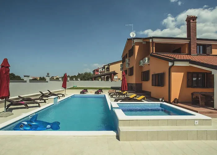 Villa In With Sea Pula